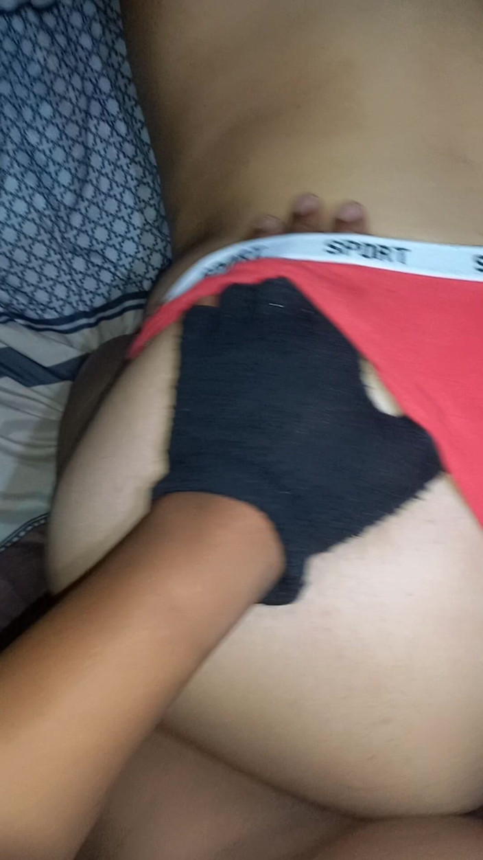 E-Alfa: Kongkek Latina Stepcousin