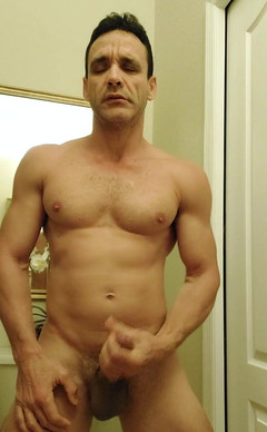 Eden Adonis: Tvrdě v koupelně