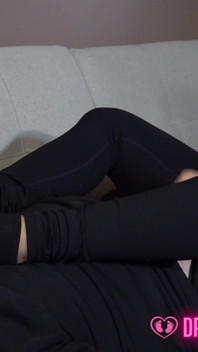 La pipe et la branlette de Shelby dans des chaussettes noires en sueur - Dreamgirls en chaussettes
