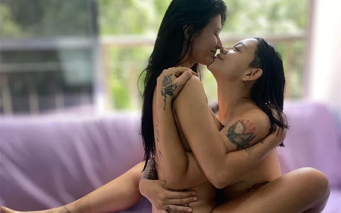fiesta_porno: Showing off Our Naked Body - Enjoying the Scissors