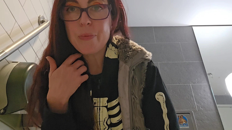 Nerdy_faery: ゴミ箱、ドック、公衆トイレでの小便の冒険