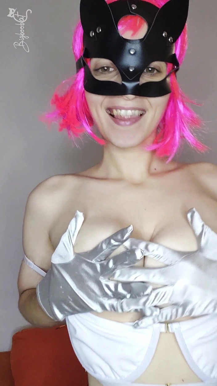 BigBoobCat: Privat ögonblick: Mina stora tuttar och kattungemask som gör magi händer