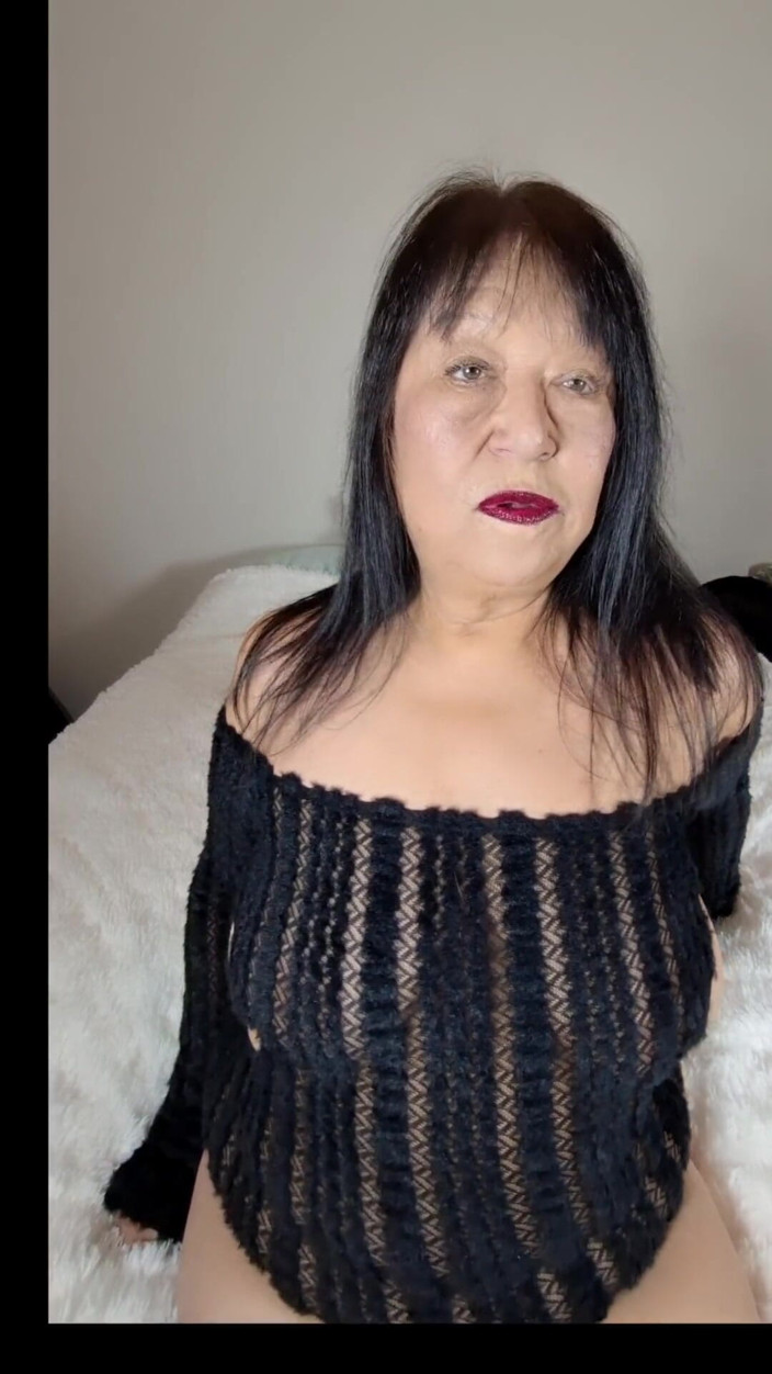 Zilah Luz: Anyone Like Watching Anal Masturbation with My Dildo While Wearing...