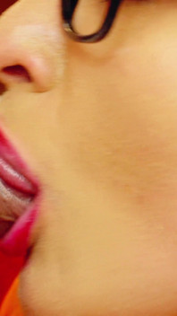 Spuszcza się w moje usta dwa razy - Nerdy Close up Blowjob