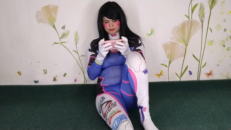 LizAngel: D.VA 나는 항아리에 오줌을 싸다
