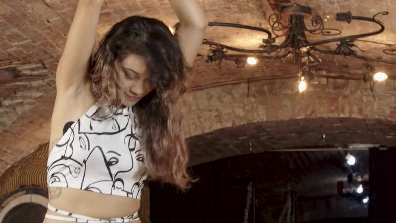 Cruel Furies Femdom: 땀에 젖은 발 냄새