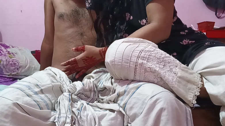 deshivairalvabi: Heiße stiefcousine kommt nach hause, als ich allein zu hause...