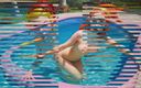 AI Girls: Nakna älvflickor som leker i poolen