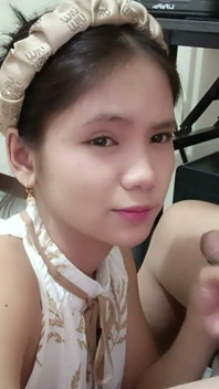 娇小的饥渴继妹最后一滴吞下我的精液
