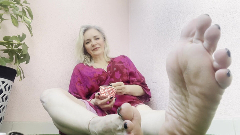 Empress Bella Sadic: Tapak kaki matang Empressbellasadic membuatkan awak lemah