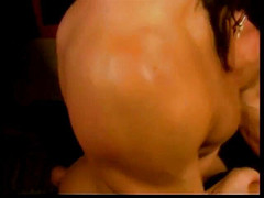 Babe Stars: Tesuda gata tem sua buceta apertada arrombada