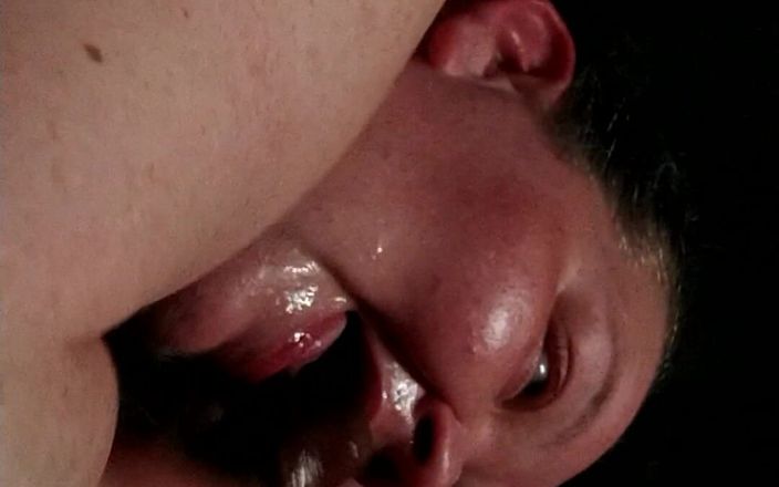 Kimmywetwet: Toxischer piggy wird auf papis schwanz mit hals schlampig