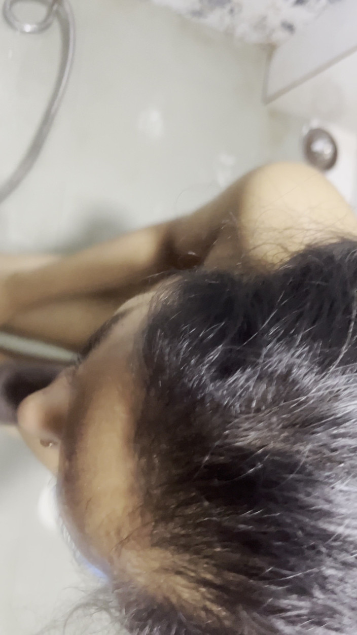 NikiRathod: टॉयलेट सीट पर बॉयफ्रेंड के साथ शावर सेक्स