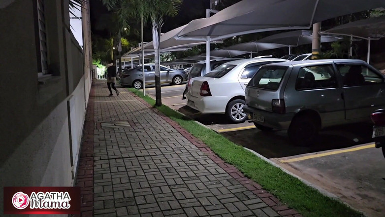 Agatha Mama: Агата Мама в MILF, між сном і панікою Марення ночі на Хелловін