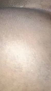 Un couple africain baise la nuit avant d’aller se coucher