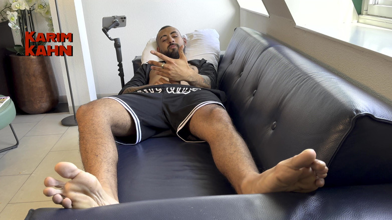 Karim Kahn: Podívej se na mé velké nohy, jak kolem sebe rozstřikuji...