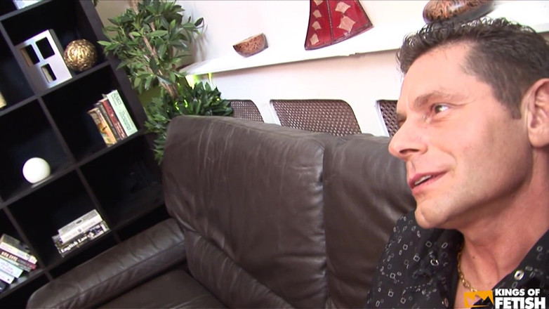 Family Role Playing: Urocza laska ma orgazm, podczas gdy amerykański koleś rozbija jej...