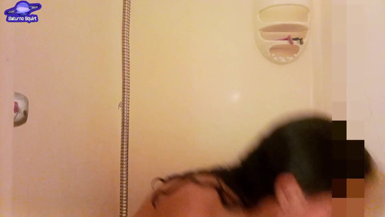 Saturno Squirt: POVホットなラテン系ベイビーはお風呂で遊んで、自分自身を撮影しながら石鹸の空想を持っています