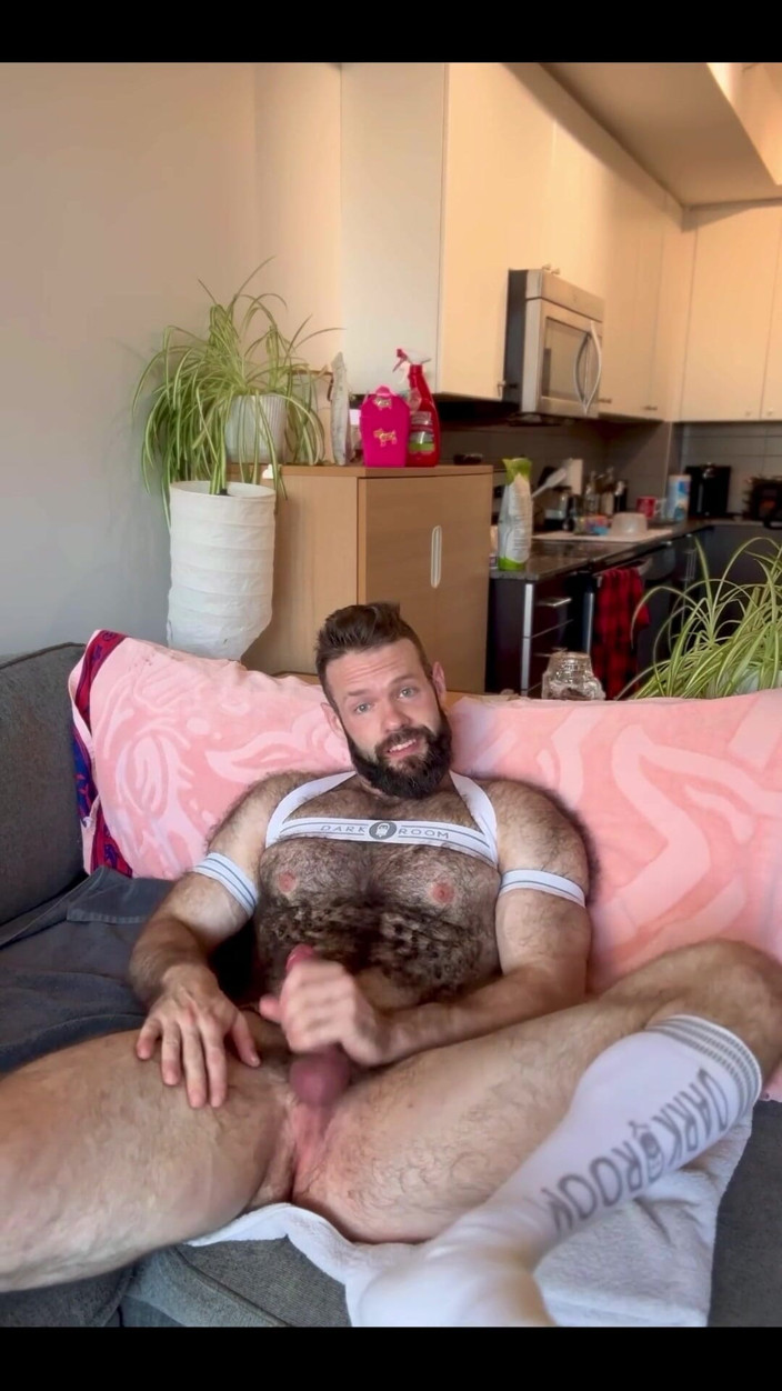 BeefyCanuck: The Duality of Wanting to Be Breed and Be Bred