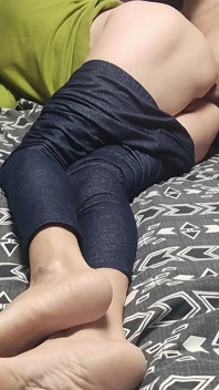 Je Partage Un Lit Avec Ma Belle-mère MILF Mature