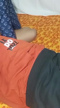 Pasangan India baru berhubungan seks.