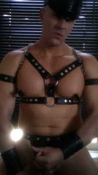 Gayleatherman prend son pied