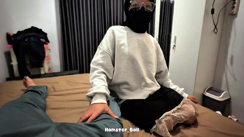 Hamster_Ball: Meia-irmã que ficou chocada ao segurar meu pau grande