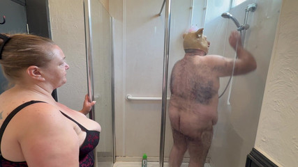 Aaexperiencesltd: Domina Satana i Piggy Satana pod prysznicem.