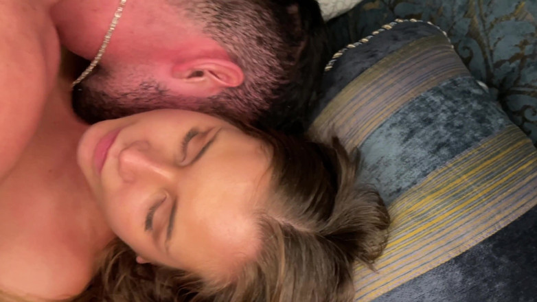 Mary Rock: スペインのマッチョとの生セックス。