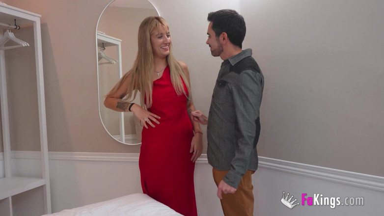 FAKings: Žena z Itálie nahrává porno a její rodina ji nevidí....