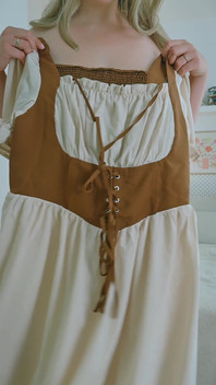 An Elegant Wife Puts on a New Outfit for Her Enormous Breasts.