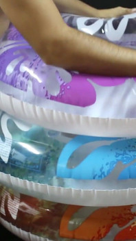 Tři krásné nafukovací plavky