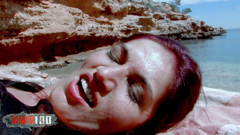 MMM100: Bonita MILF Tinkuska sodomizada na praia durante uma viagem de...