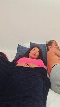 Me Follo Al Esposo De Mi Hermanstra En Su Misma Cama Casi Nos Descibren