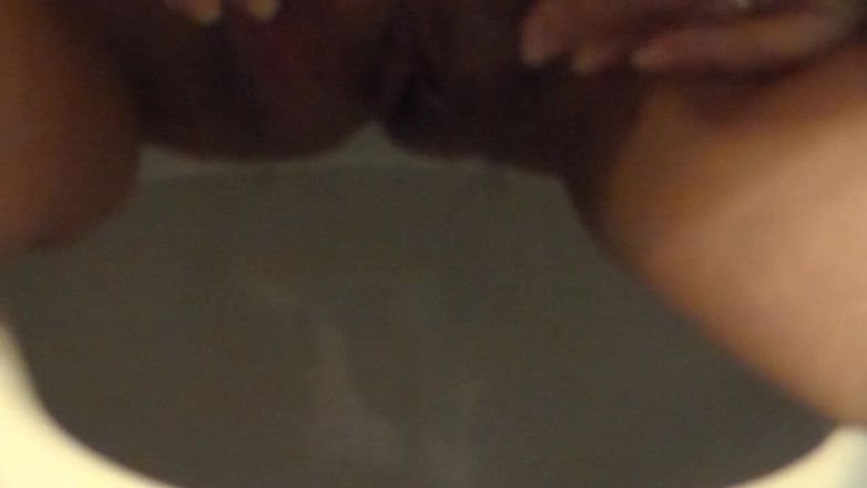 Sex hub couple: Closeup of Jen peeing into the toilet