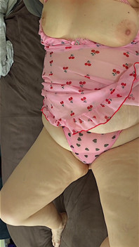 The Camera Man Started Fucking the Social Media Influencer Big Fat Pussy During Filming, Her Big Fat Ass Make Him Horny as Fuck