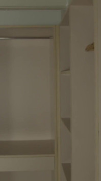 Sesso divertente a casa con ragazza bruna