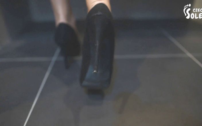 Czech Soles - foot fetish content: Verslaafd aan haar voeten en schoenen - pov