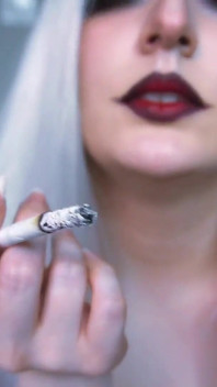 Virginia slims 120-an pemujaan asap klasik