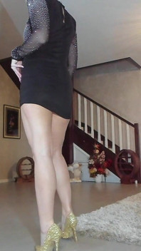 Black Dress Mengusik