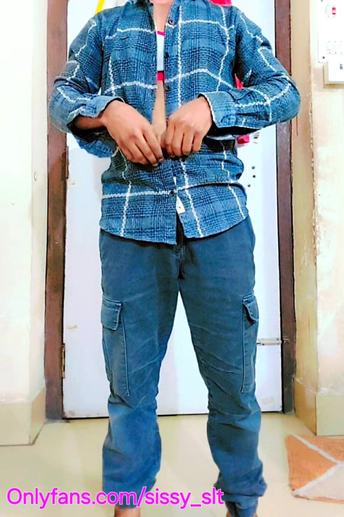 Sissy Slut Simran: Кроссдрессер Светит Ее Клитором На Публике И Мастурбирует