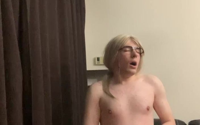 Number F 19: POV : je me regarde secrètement me branler
