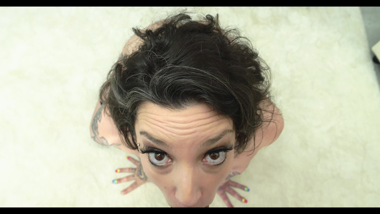 jack23: Dünnes französisches Mädchen wird von einem Monsterschwanz in alle Löcher...