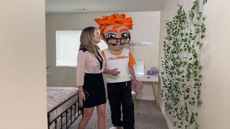 PornDudeCasting: Gigi Dior Shows Porn Dude More Than Just a House