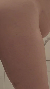 Kongkek dildo mandi Mama_Foxx94