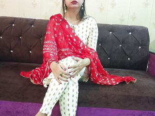 Saara Bhabhi: Індійська зведена сестра тінка і зведений брат займаються гарячим сексом вдома!! Її чоловік не може її трахнути!