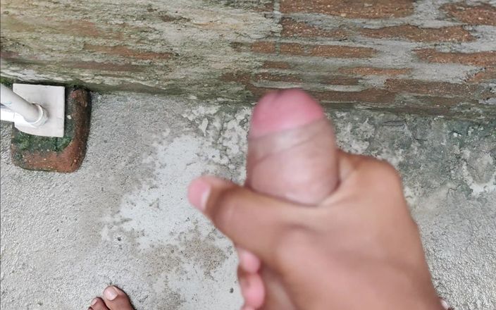 RandiJiHu studio: Aku lagi asik masturbasi sambil mikirin wanita gemukku yang hot.
