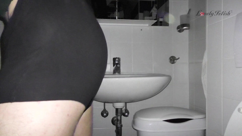 Lovely Male Fetish: Arons první čůrací klip