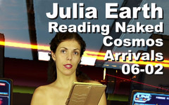 Cosmos naked readers: Julia Earth legge nuda L'arrivo del cosmo PXPC1062-001