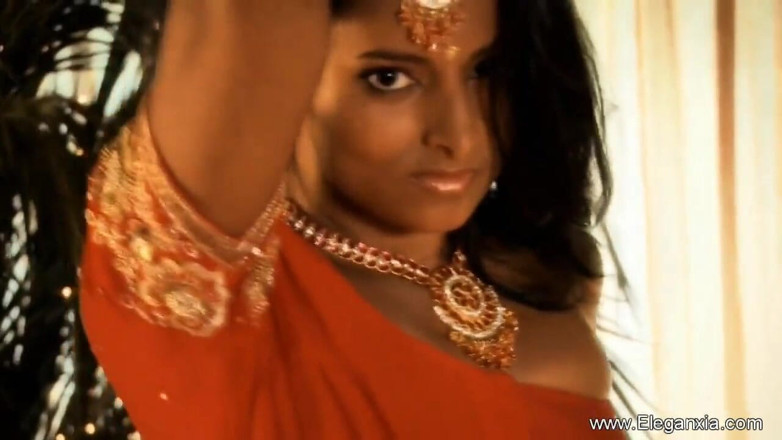 Eleganxia: Baile perfecto de tetas pequeñas de nena india